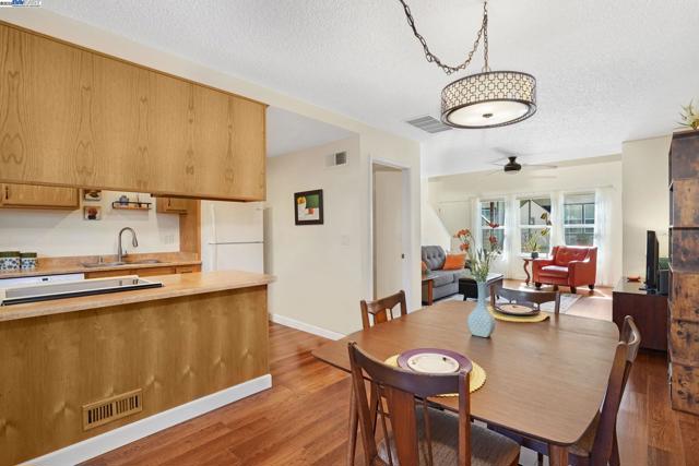 627 Military E St, Benicia CA: https://media.crmls.org/mediaz/01d76dad-116f-4280-aa7f-e0e919c3c16f.jpg