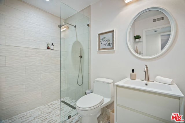 23255 W Paloma Blanca Drive, Malibu CA: https://media.crmls.org/mediaz/01d77b13-fb65-4025-a388-90f06bc0a7e2.jpg