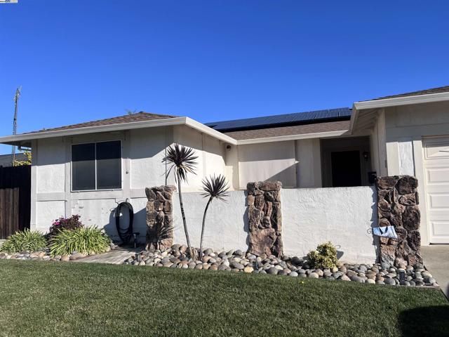 1222 Murdell Ln, Livermore CA: https://media.crmls.org/mediaz/01d8824f-6557-49c5-a031-6ddfc3979c45.jpg