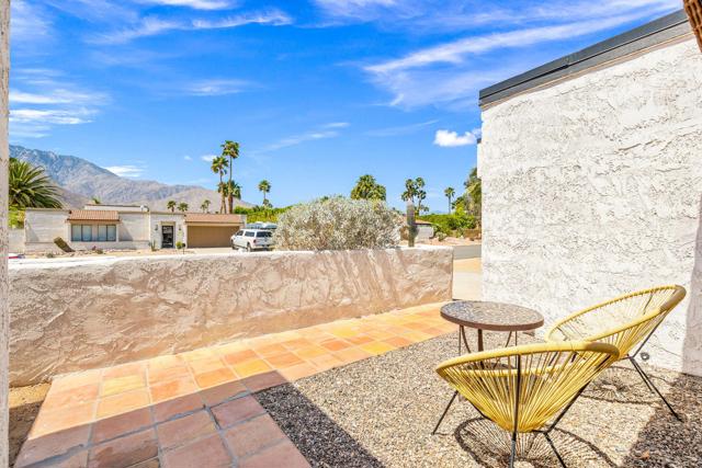 1862 N Nogales Way, Palm Springs CA: https://media.crmls.org/mediaz/01d882d7-2ff0-44b0-bc5d-d73b5979d332.jpg