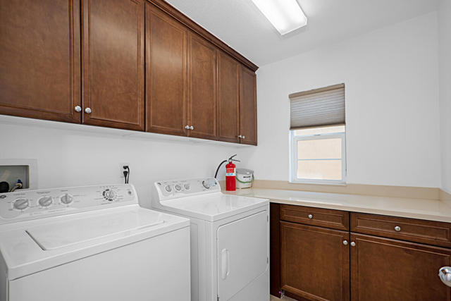 609 Calle Vibrante, Palm Desert CA: https://media.crmls.org/mediaz/01d8f25f-e52d-4ef8-a2b2-0604c8f81e0a.jpg
