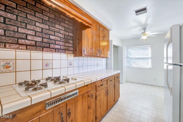 Detail Gallery Image 11 of 33 For 3557 Burritt Way, Glendale,  CA 91214 - 3 Beds | 2 Baths