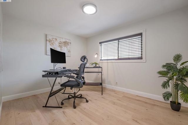 36339 Beech Pl, Newark CA: https://media.crmls.org/mediaz/01d90be4-7e65-4ad6-a0f2-2f91aefeef5c.jpg