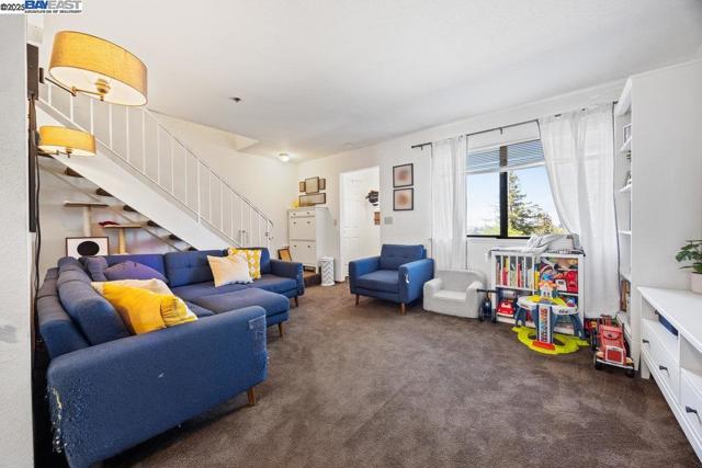 21000 Ocean View Dr, Hayward CA: https://media.crmls.org/mediaz/01d956ef-acd3-4e7d-be2c-f68226edf313.jpg