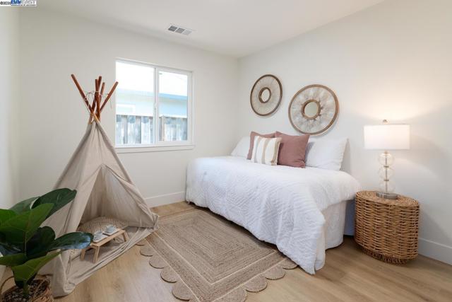 40186 Barbara St, Fremont CA: https://media.crmls.org/mediaz/01d966ef-ea1b-4c01-b627-af37b1920e2f.jpg