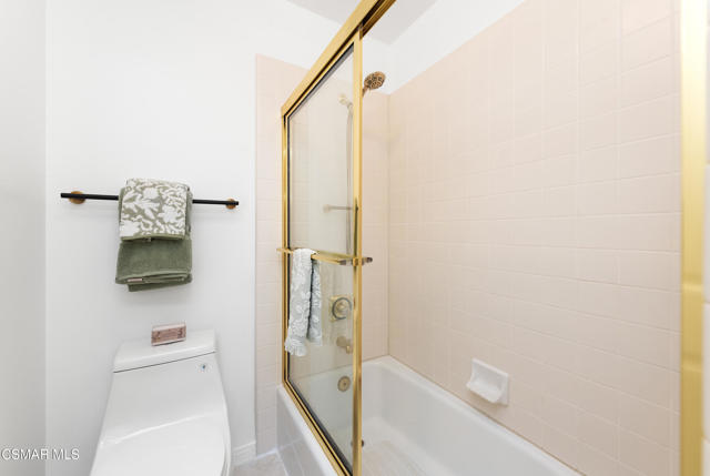 5748 Whispering Pines Circle, Westlake Village CA: https://media.crmls.org/mediaz/01d96f04-8546-4388-b620-fbf72dca4175.jpg