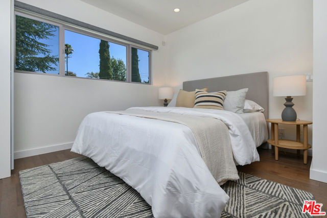 3471 Woodcliff Road, Sherman Oaks CA: https://media.crmls.org/mediaz/01d98285-b0b8-4b47-8395-614af3f9c38d.jpg