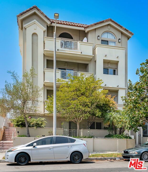 1409 Armacost Avenue, Los Angeles CA: https://media.crmls.org/mediaz/01d9d37b-fa9c-403b-9322-a857d01ced96.jpg