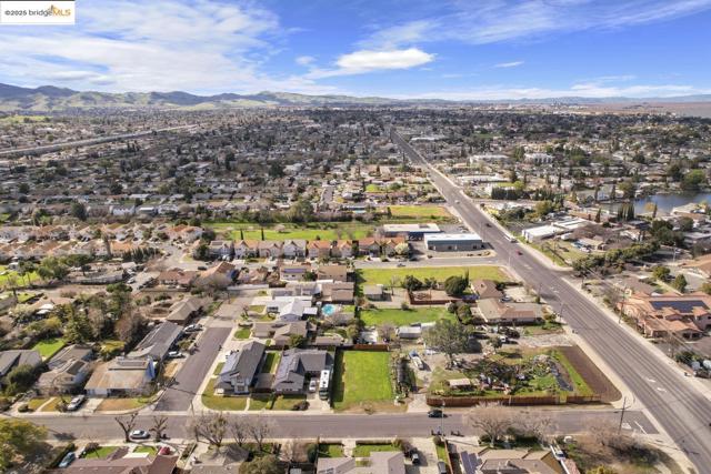 1816 Parsons Ln, Antioch CA: https://media.crmls.org/mediaz/01d9db7b-b818-42de-a4c9-416bb955dd6e.jpg