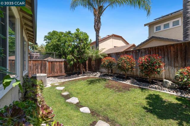 96 Heritage Way, Brentwood CA: https://media.crmls.org/mediaz/01dc6577-de22-4dc5-9d1b-6da90f3c8d4a.jpg