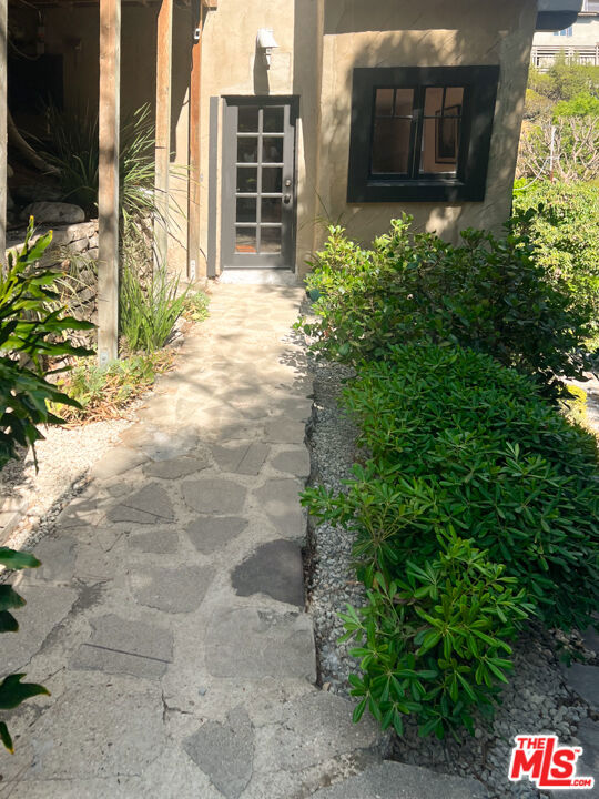 3105 Ledgewood Drive, Los Angeles CA: https://media.crmls.org/mediaz/01dc6d82-5b07-4edc-a52a-1ab2dffa2493.jpg