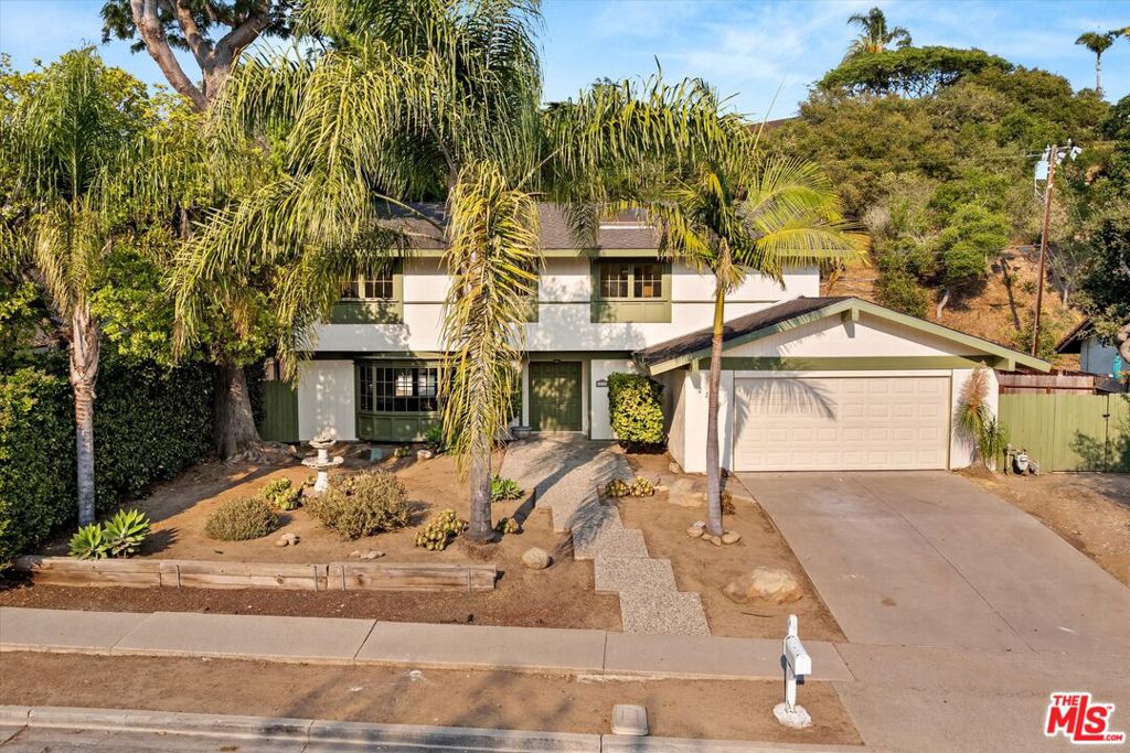 2210 St James Drive