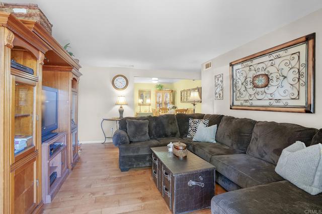 2536 White Oak Place, Escondido CA: https://media.crmls.org/mediaz/01dd74d1-ee60-4813-8c2b-11967b4702f2.jpg