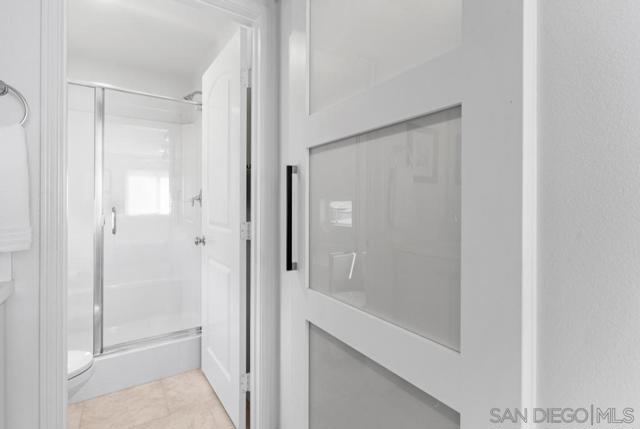 2445 Verano Way, Vista CA: https://media.crmls.org/mediaz/01dd9e4d-58c2-4312-9fac-ffb92786640f.jpg