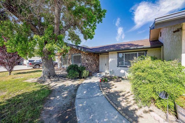 26463 Hamre Pl, Hemet CA: https://media.crmls.org/mediaz/01de7091-e4db-4734-8c53-31600a2eb14f.jpg