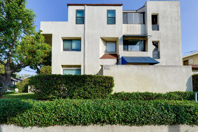 Detail Gallery Image 1 of 19 For 747 E California Bld #4,  Pasadena,  CA 91106 - 2 Beds | 2/1 Baths