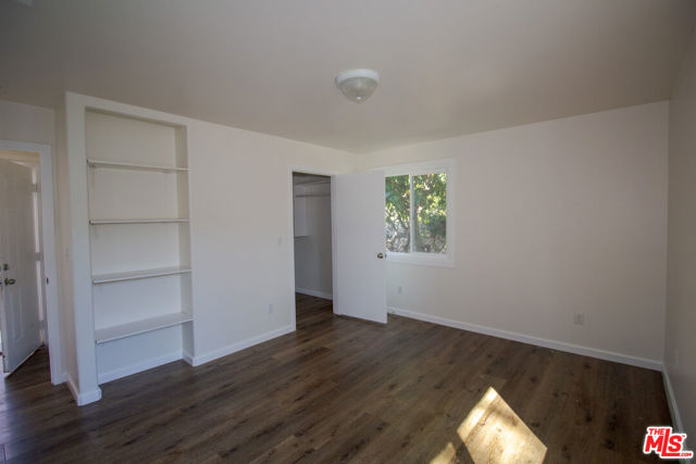 7467 N Forbes Avenue, Lake Balboa CA: https://media.crmls.org/mediaz/01de92a2-6fd5-4937-8ab0-6cf83f59c3b8.jpg
