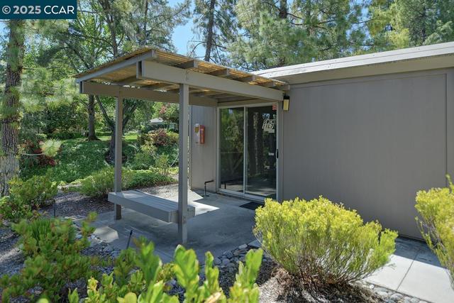1400 Canyonwood, Walnut Creek CA: https://media.crmls.org/mediaz/01ded03d-57a7-49d4-82e0-5c8d6bb36b52.jpg