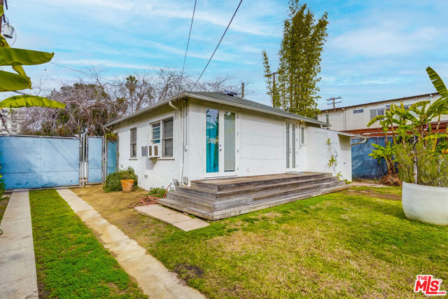 118 Strand Street, Santa Monica CA: https://media.crmls.org/mediaz/01e04d16-c714-4254-8a3f-222fc0c34e9d.jpg