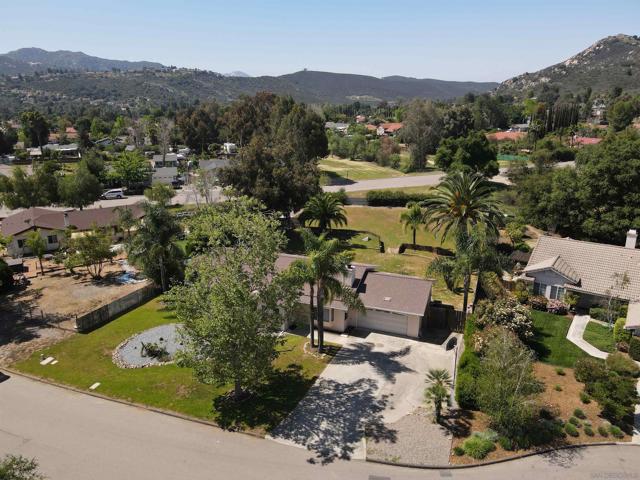 16328 Bassett Court, Ramona CA: https://media.crmls.org/mediaz/01e05685-8490-45f5-a072-7559dd3b35f5.jpg