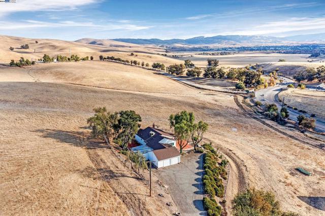 Image 7 of 59 For 4135 Vasco Rd