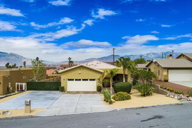 13039 Calle Amapola, Desert Hot Springs CA: https://media.crmls.org/mediaz/01e111b9-d651-4594-b0e3-12f822034e5a.jpg