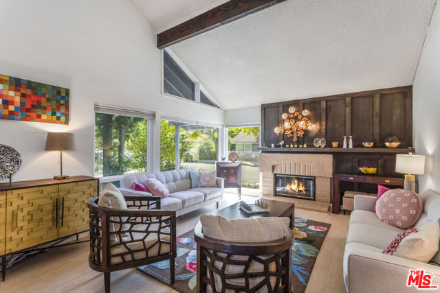 2870 Angelo Drive, Los Angeles CA: https://media.crmls.org/mediaz/01e1f255-4793-489d-97fc-9040256a8703.jpg