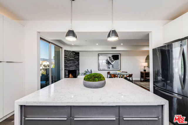 11218 Camarillo Street, 406 photo 15
