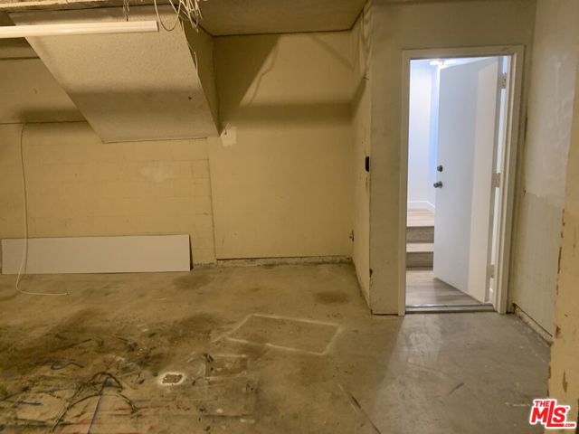 4561 Alla Road, Marina del Rey CA: https://media.crmls.org/mediaz/01e304c1-2f52-43ea-8113-9c0bf243e472.jpg