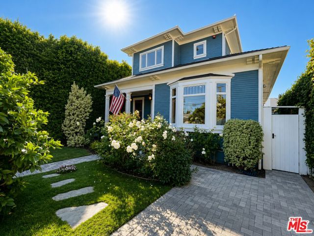 713 Bay Street photo 2