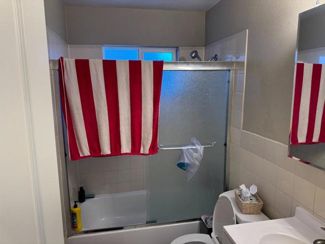 934 7th Avenue, Redwood City CA: https://media.crmls.org/mediaz/01e40ab8-3744-4e97-8b1a-abf14f5b1907.jpg