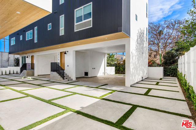 1616 S Sycamore Avenue, Los Angeles CA: https://media.crmls.org/mediaz/01e44e5e-db66-447d-8232-af0fd10ee24f.jpg
