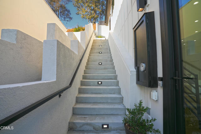 Detail Gallery Image 37 of 41 For 6565 Pickwick St, Los Angeles,  CA 90042 - 3 Beds | 3/1 Baths