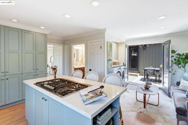 2 Cavendish Ln, Piedmont CA: https://media.crmls.org/mediaz/01e51ce4-102a-4d88-8a6b-f763ddb7efb3.jpg