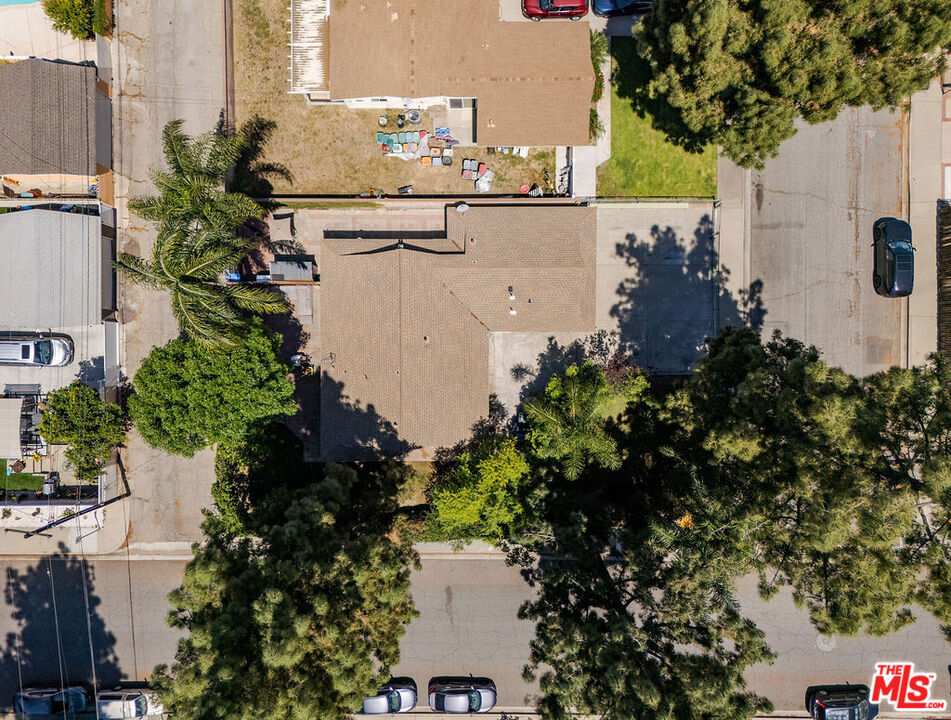 https://media.crmls.org/mediaz/01e52400-8599-4b67-b7b8-93128fc586fd.jpg?preset=X-Large