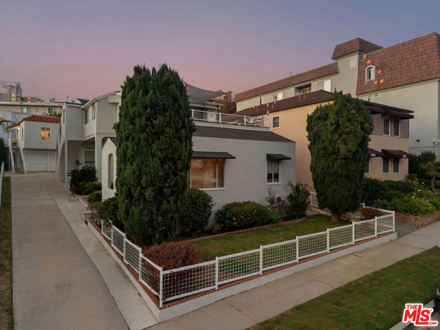 10767 Massachusetts Avenue, Los Angeles CA: https://media.crmls.org/mediaz/01e5357c-4919-4e65-bcd5-e4c8b66e089d.jpg