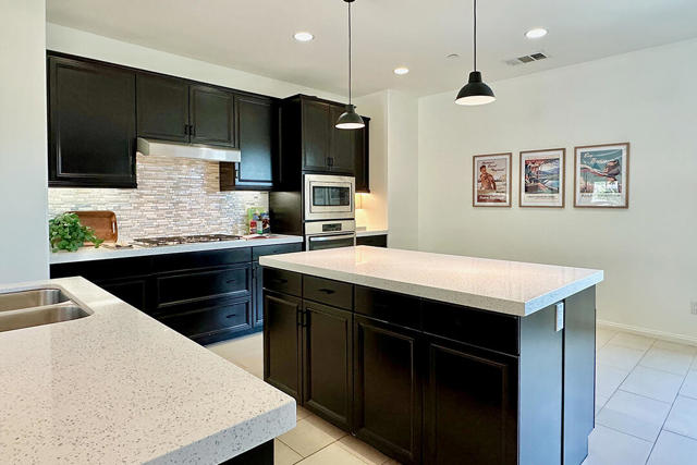 1247 Oro, Palm Springs CA: https://media.crmls.org/mediaz/01e547a9-fe44-4ffd-a058-7f86eeee37b4.jpg