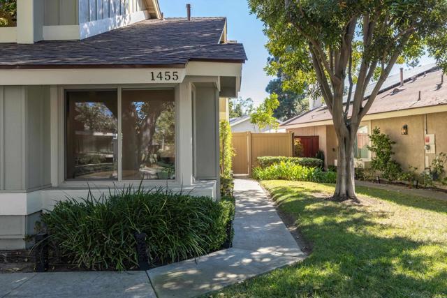 Detail Gallery Image 2 of 42 For 1455 Bridgeview Drive, San Diego,  CA 92105 - 3 Beds | 2 Baths