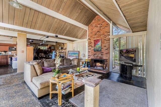 1412 Ellsworth Court, Thousand Oaks CA: https://media.crmls.org/mediaz/01e580f5-4c4f-44ab-9703-919eab6aab95.jpg