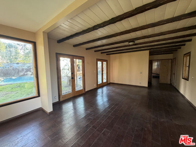 5952 Lubao Avenue, Woodland Hills CA: https://media.crmls.org/mediaz/01e6f725-27ed-4e79-9688-de2e78387c77.jpg