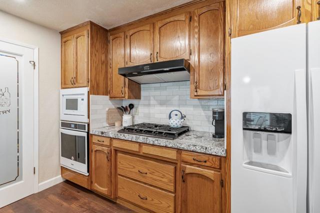840 Helen Drive, Hollister CA: https://media.crmls.org/mediaz/01e77ae4-4adb-40ce-941f-850dee6df91a.jpg