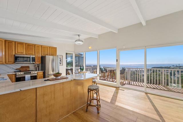 220 Shoreview Drive, Aptos CA: https://media.crmls.org/mediaz/01e7df22-98f5-438d-834c-bf928727b177.jpg
