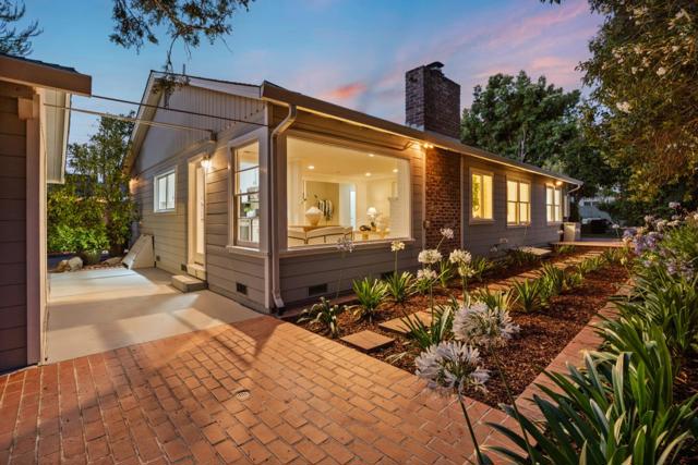 332 Camino Al Lago, Menlo Park CA: https://media.crmls.org/mediaz/01e807d7-6dd3-4b61-aaf0-07f222099c92.jpg