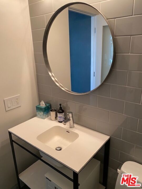 745 -747 1/4 N Hayworth Avenue, Los Angeles CA: https://media.crmls.org/mediaz/01e82b06-ffd2-45f0-a971-e1085427b3a8.jpg