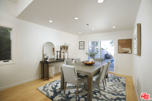 426 S Swall Drive, Beverly Hills CA: https://media.crmls.org/mediaz/01e89cfa-16b0-45e3-9dcd-565048c01a49.jpg