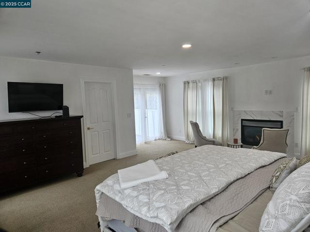 2785 Butters Dr, Oakland CA: https://media.crmls.org/mediaz/01e8efe8-3297-4a66-9c73-64eab1d5d3fa.jpg