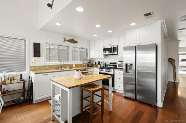 Image 5 of 18 For 700 Seacoast Dr