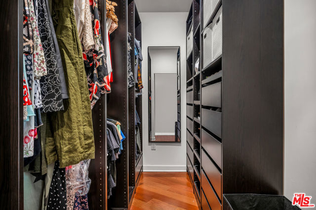 4450 Campbell Drive, Los Angeles CA: https://media.crmls.org/mediaz/01e908de-f797-4162-9cc0-f2a7c0ac6bd2.jpg