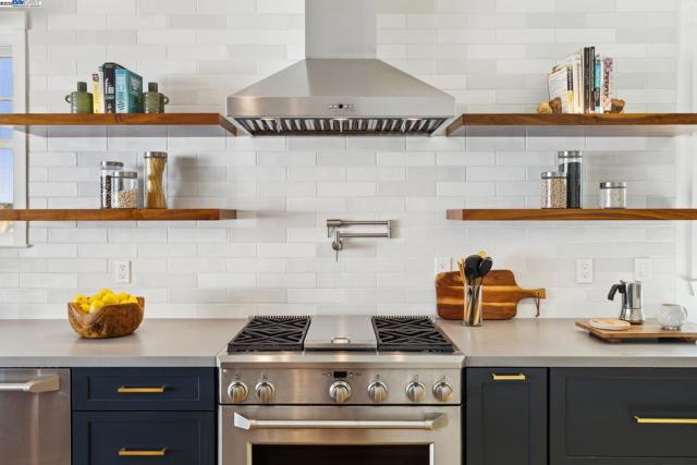 5472 KALES AVENUE, Oakland CA: https://media.crmls.org/mediaz/01e9fa71-b274-4262-ae9b-c0a312ec34c2.jpg