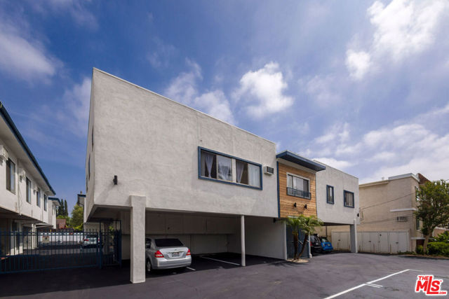 Image 22 of 52 For 15115 Victory Boulevard